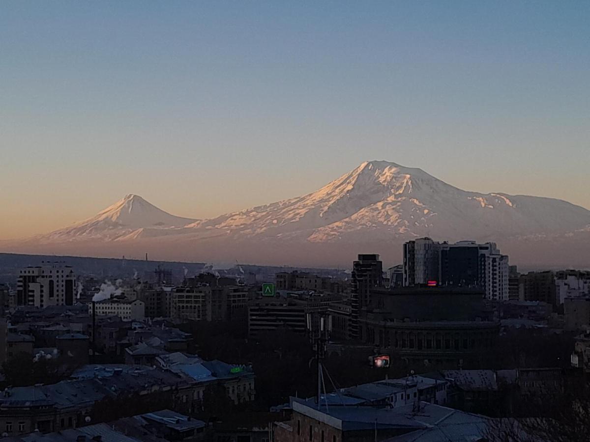 Art Guest House In Kaskad Yerevan Bagian luar foto