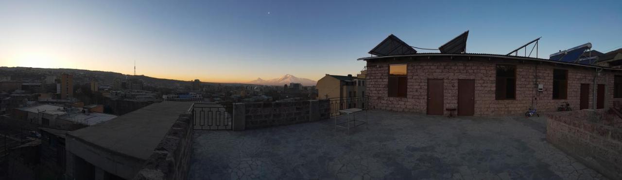 Art Guest House In Kaskad Yerevan Bagian luar foto